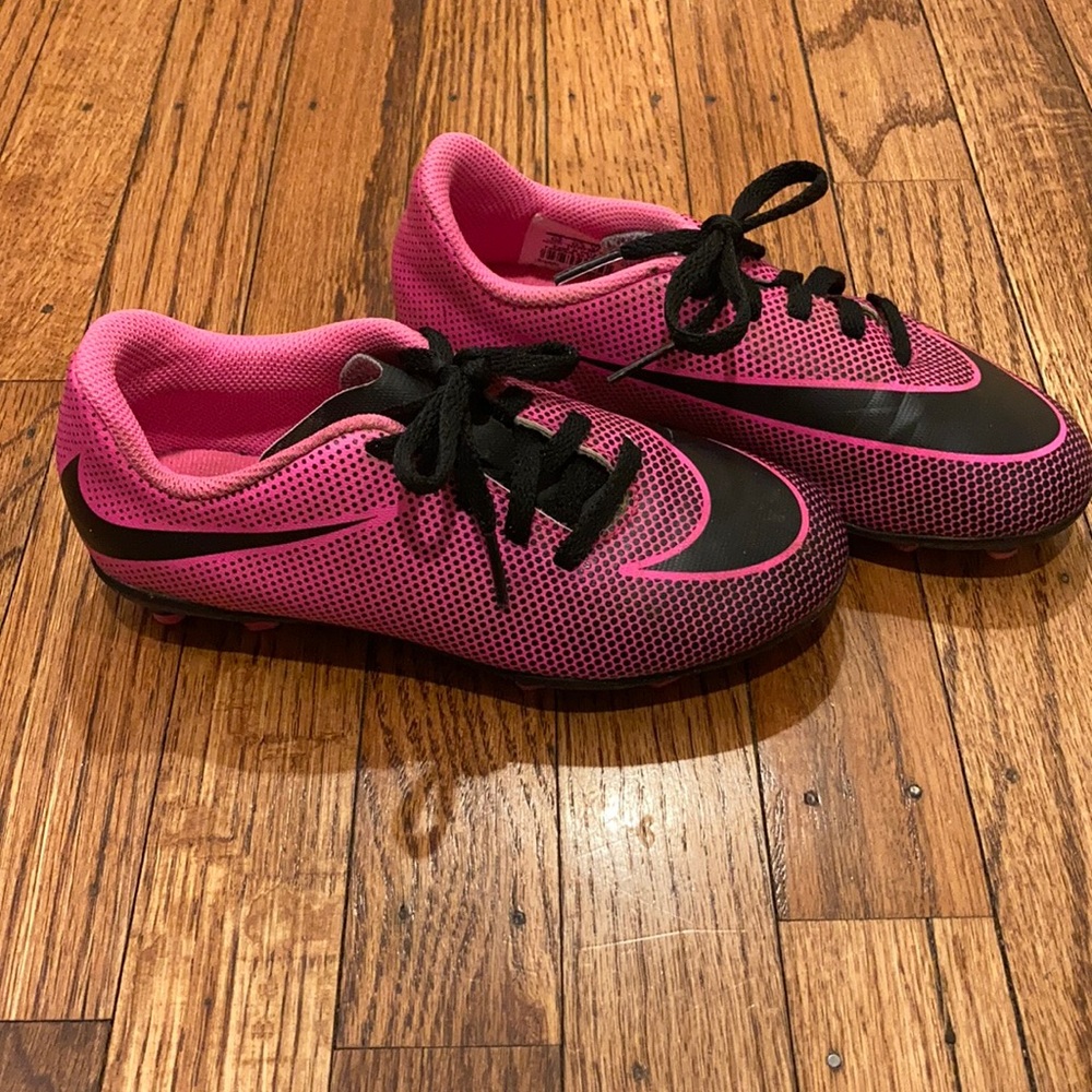 Girls Nike soccer cleats⚽️